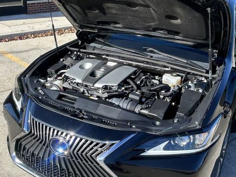 Used 2021 Lexus ES 300h w/ Accessory Package 2 image 40