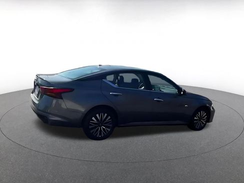 Used 2025 Nissan Altima 2.5 SV image 14