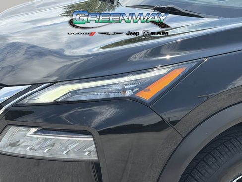 Used 2023 Nissan Rogue SV FWD image 6