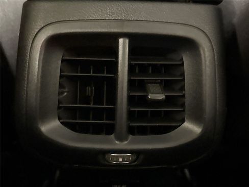 Used 2016 Jeep Cherokee Latitude image 35