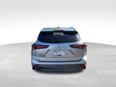 Used 2025 Toyota Highlander Limited AWD/4WD image 4