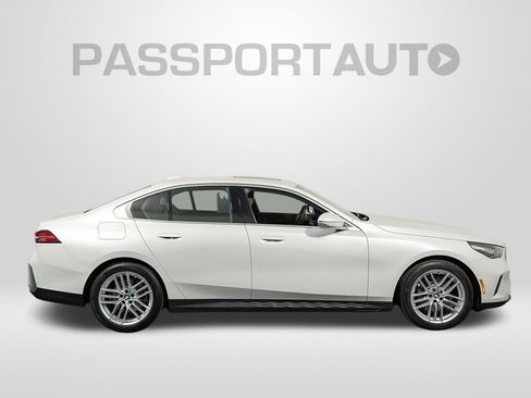 Used 2025 BMW 530i xDrive AWD/4WD image 8