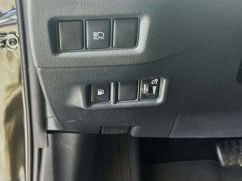 Used 2021 Toyota C-HR Limited FWD image 13