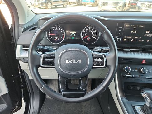 Used 2024 Kia Carnival LX FWD image 16