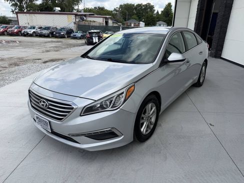 Used 2015 Hyundai Sonata SE FWD image 4