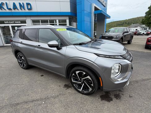 Used 2022 Mitsubishi Outlander SEL AWD/4WD image 2