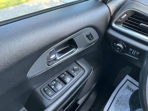 Used 2019 Chrysler Pacifica Limited w/ Advanced Safetytec Group FWD image 58