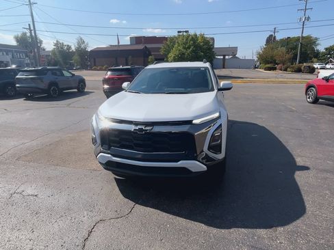 New 2026 Chevrolet Equinox ACTIV w/ Convenience Package III AWD/4WD image 28