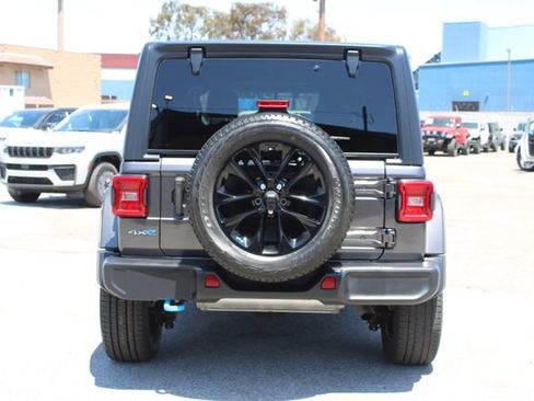 Used 2022 Jeep Wrangler Unlimited Sahara w/ Cold Weather Group AWD/4WD image 4