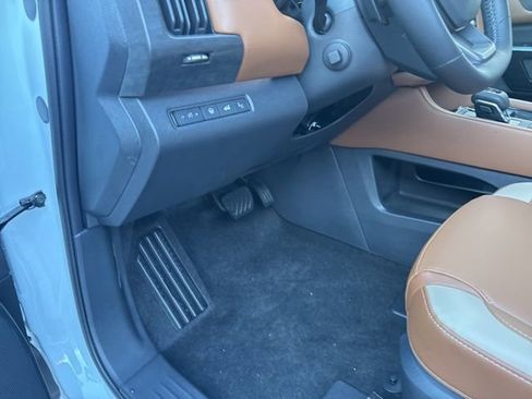 New 2026 Nissan Pathfinder Platinum image 13