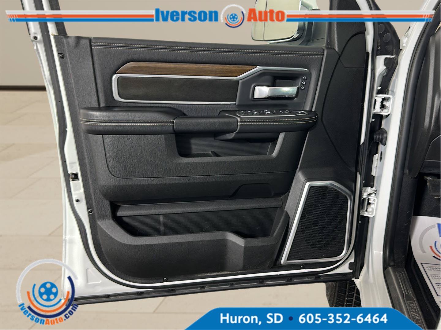 Used 2022 RAM 3500 Laramie AWD/4WD image 12