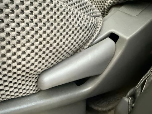 Used 2018 Nissan Frontier SV image 6