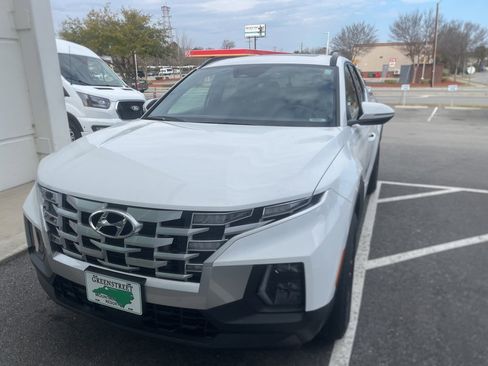 Used 2023 Hyundai Santa Cruz SEL Premium image 2