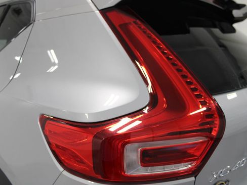 Used 2024 Volvo XC40 B5 Plus w/ Protection Package Premier AWD/4WD image 19