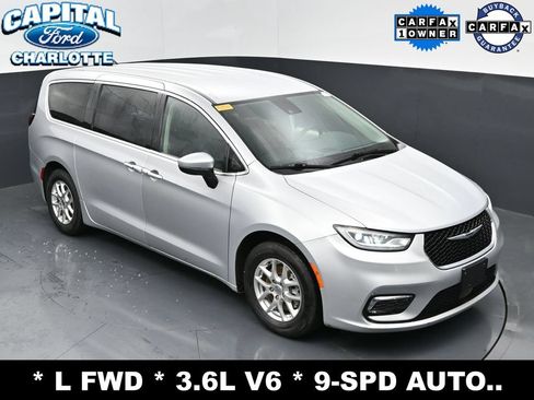 Used 2023 Chrysler Pacifica Touring-L FWD image 27