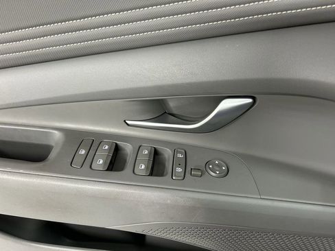 Used 2023 Hyundai Elantra SEL w/ Convenience Package image 11