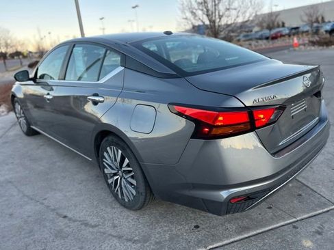 Used 2024 Nissan Altima 2.5 SV image 5