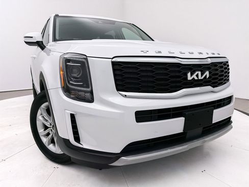 Used 2022 Kia Telluride LX image 2