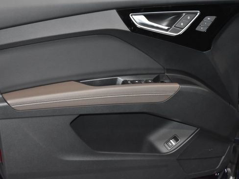 Used 2024 Audi Q4 e-tron Premium image 4