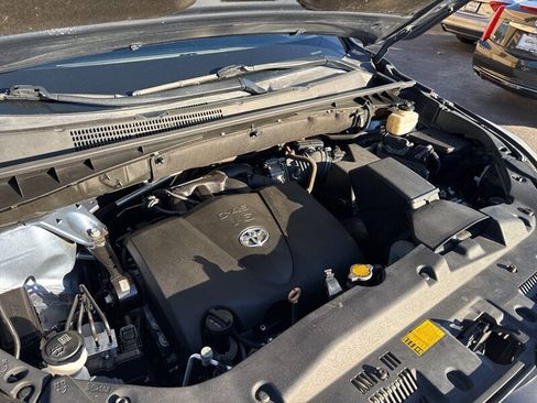 Used 2017 Toyota Highlander Limited AWD/4WD image 25
