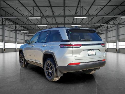 New 2026 Jeep Grand Cherokee Altitude image 3