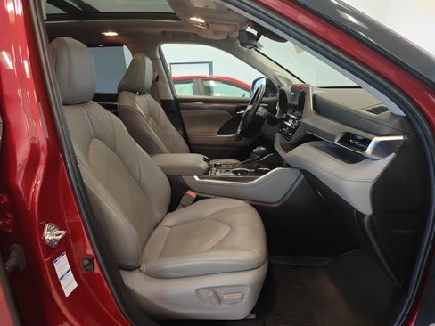 Used 2022 Toyota Highlander Platinum image 24