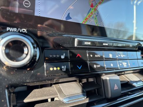 Used 2022 Toyota Highlander Platinum image 25