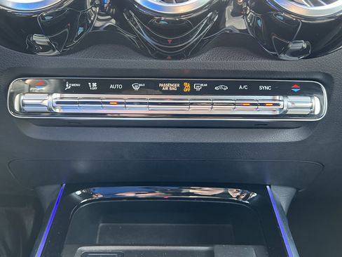 Used 2022 Mercedes-Benz GLB 250 image 29