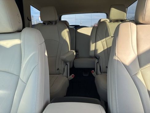 Used 2023 Buick Enclave Essence image 24