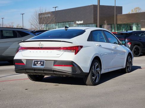 New 2025 Hyundai Elantra SEL image 7