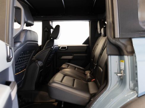 Used 2022 Ford Bronco Badlands image 18