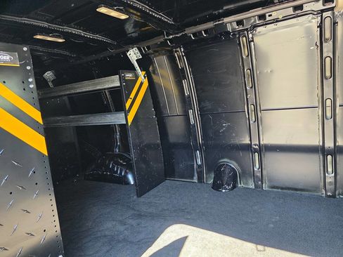 Used 2023 GMC Savana 3500 Extended w/ Driver Convenience Package image 15