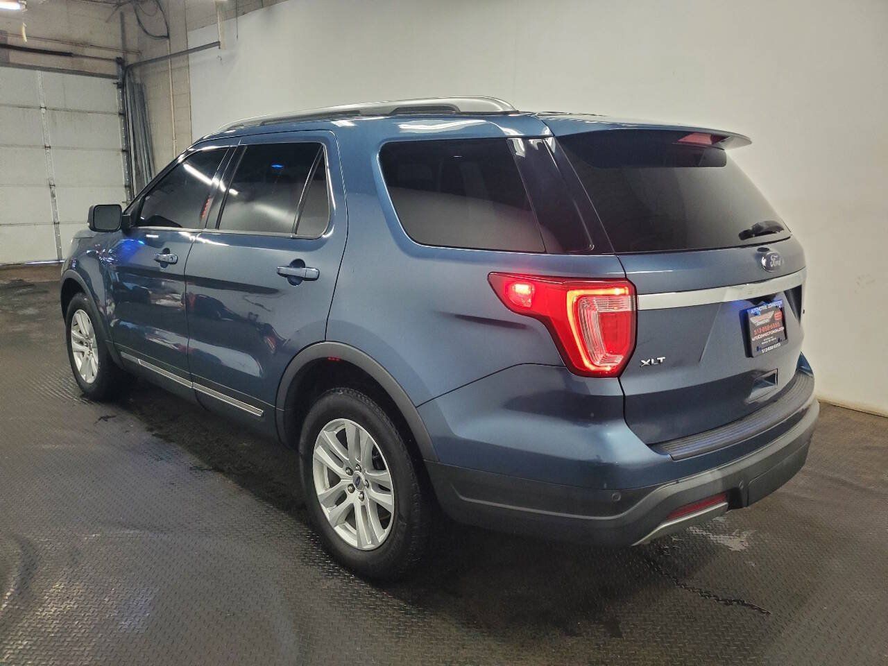 Used 2019 Ford Explorer XLT w/ Equipment Group 202A AWD/4WD image 5