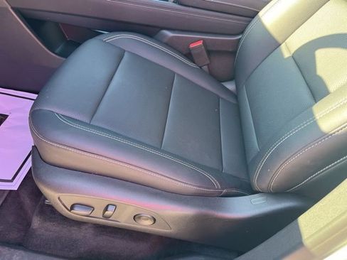 Used 2026 Chevrolet Traverse LT image 8