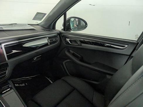 New 2026 Porsche Macan image 23