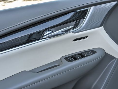 Used 2023 Cadillac XT6 Premium Luxury w/ Technology Package image 12