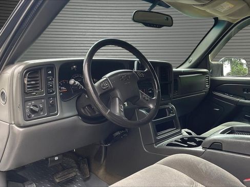 Used 2005 Chevrolet Silverado 2500 LS w/ Heavy-Duty Power Package AWD/4WD image 18