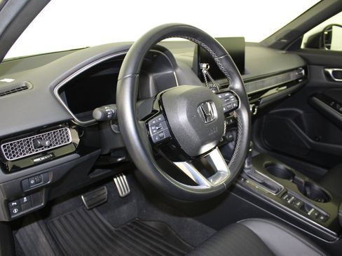 Used 2024 Honda Civic Sport Touring image 4