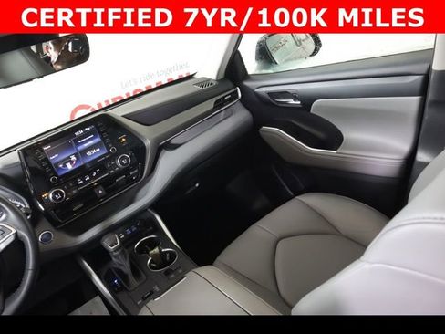 Used 2022 Toyota Highlander XLE image 15