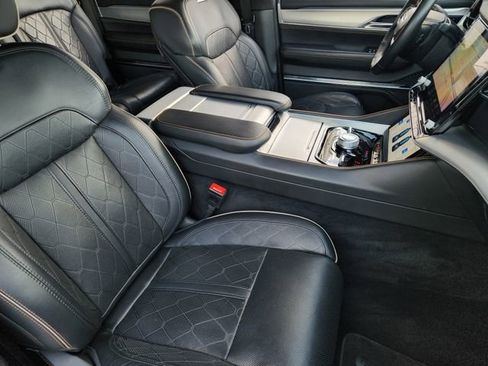 Certified 2022 Jeep Grand Wagoneer Series III w/ Flexible Seating Group AWD/4WD image 13