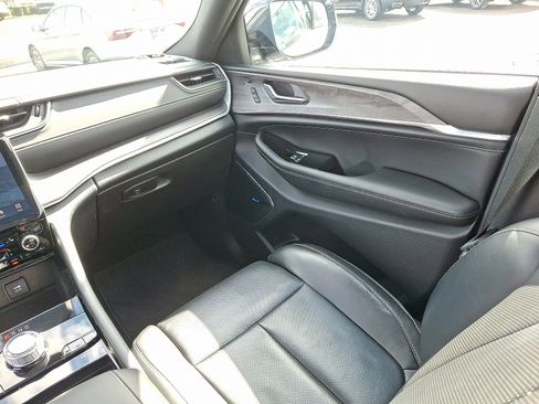 Used 2021 Jeep Grand Cherokee L Overland w/ Luxury Tech Group IV image 12