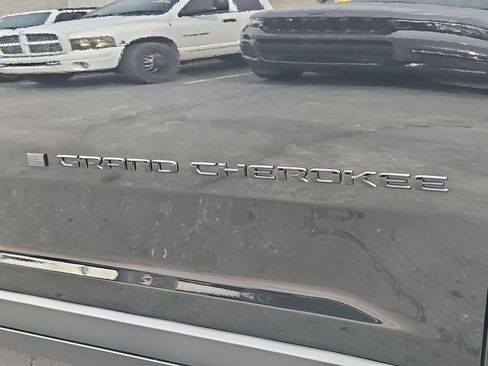 New 2025 Jeep Grand Cherokee L Laredo image 12