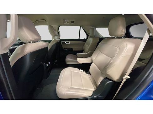 Used 2020 Ford Explorer XLT w/ Equipment Group 202A AWD/4WD image 15