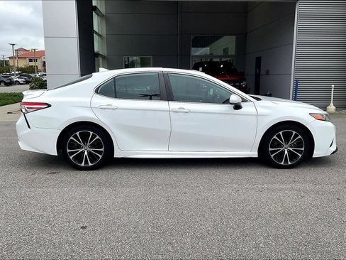 Used 2020 Toyota Camry SE FWD image 7