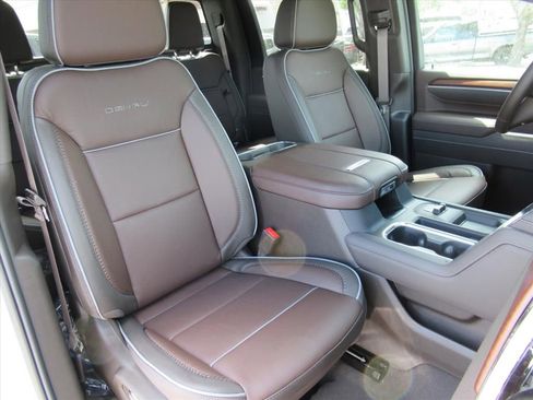 New 2026 GMC Sierra 2500 Denali w/ Denali Reserve Package AWD/4WD image 9