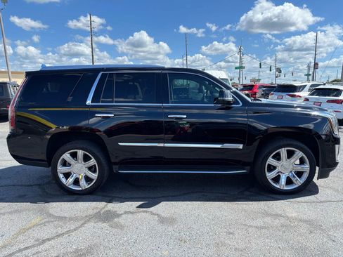 Used 2019 Cadillac Escalade Luxury image 16