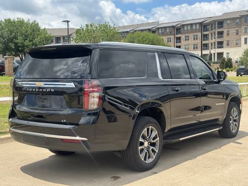 Used 2024 Chevrolet Suburban LT RWD image 4