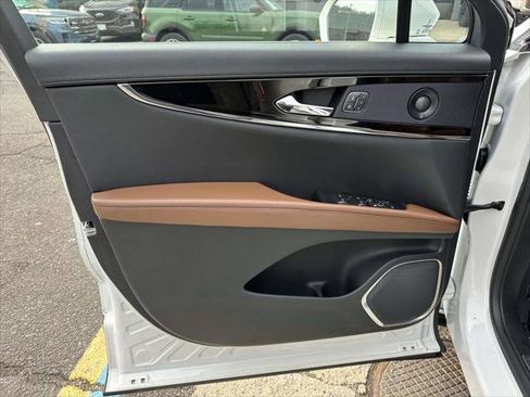 Used 2022 Lincoln Nautilus Reserve w/ Equipment Group 201A image 12