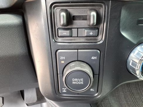 Used 2025 Ford F350 Platinum w/ FX4 Off-Road Package AWD/4WD image 30