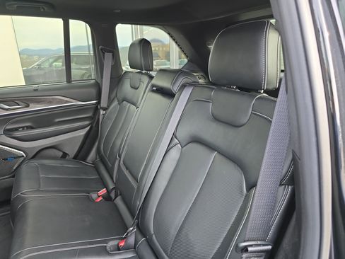 Used 2022 Jeep Grand Cherokee Overland image 16